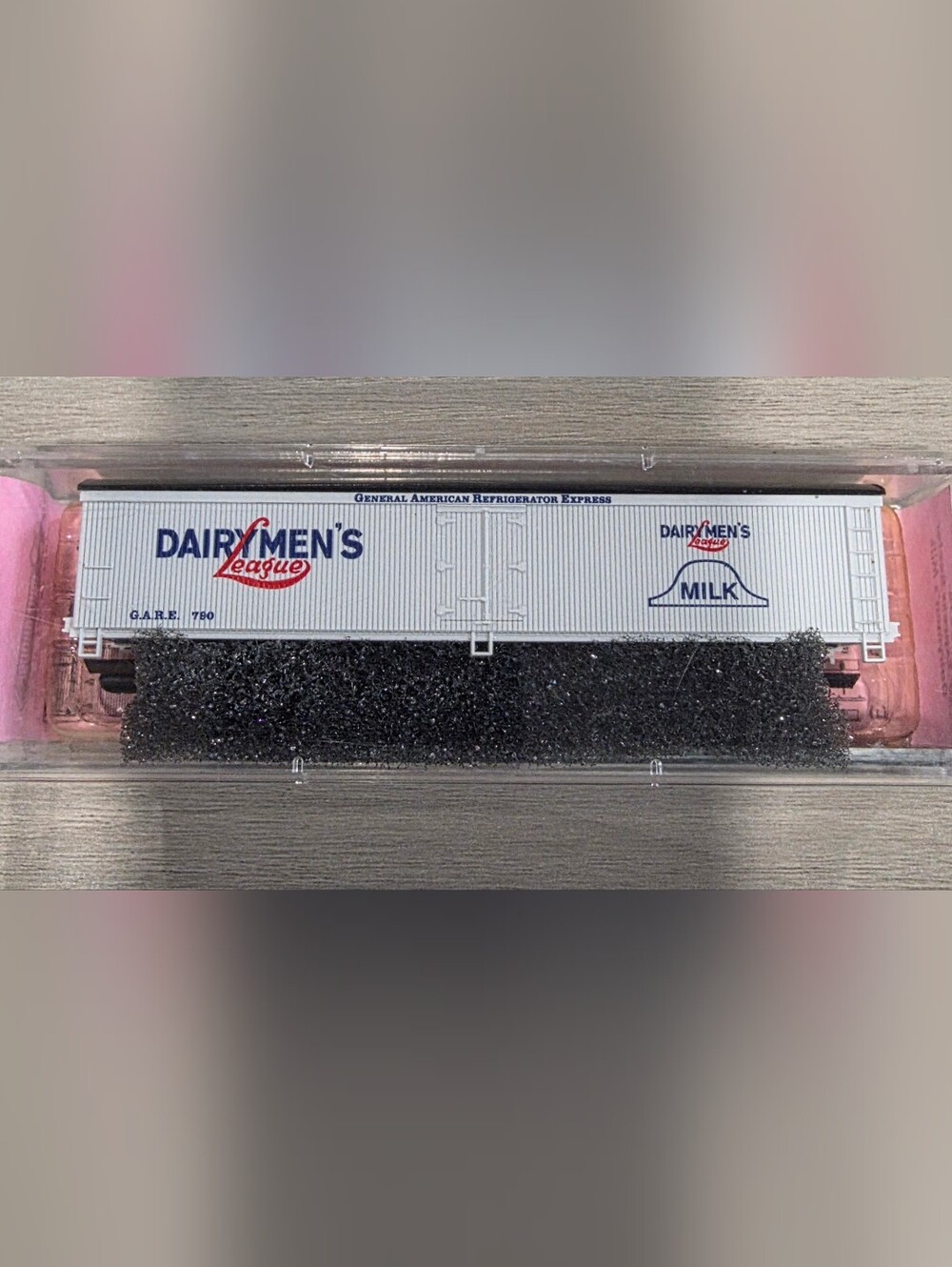 Roundhous Products N Scale Dairymen's League Milk Express Reefer Kit